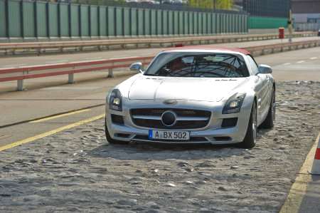 Mercedes  SLS AMG Roadster sulla pista 