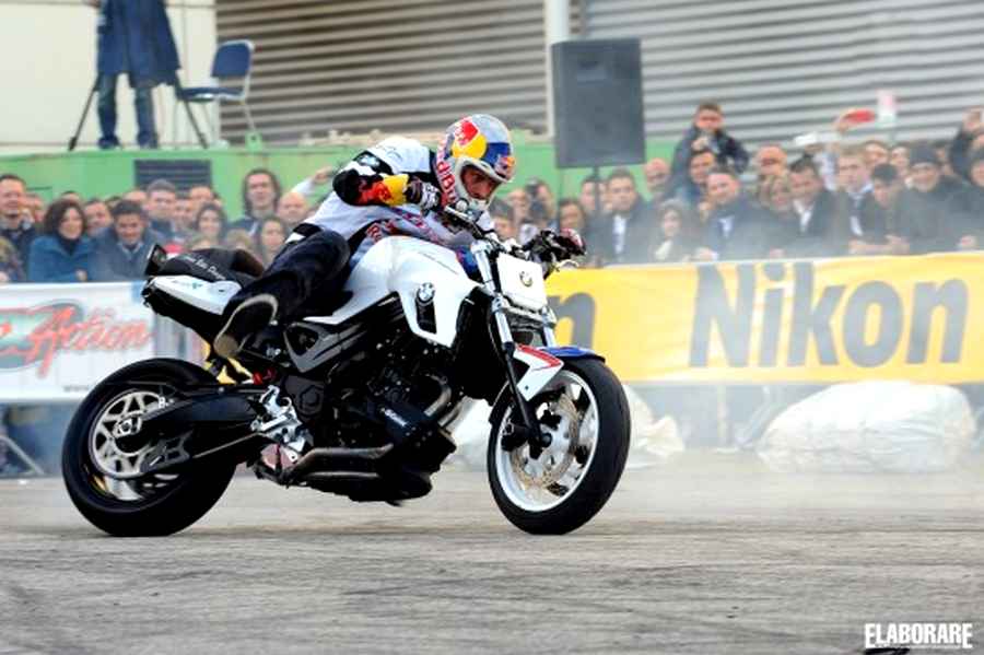stuntsman moto spettacolare motodays fiera di roma 2013