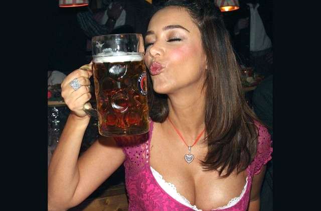 oktoberfest_girls_alcol birra