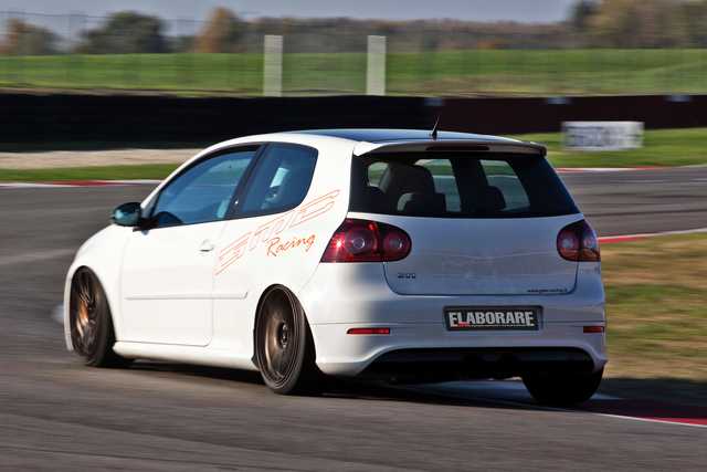 VW Golf V GTI edition 30 (1)