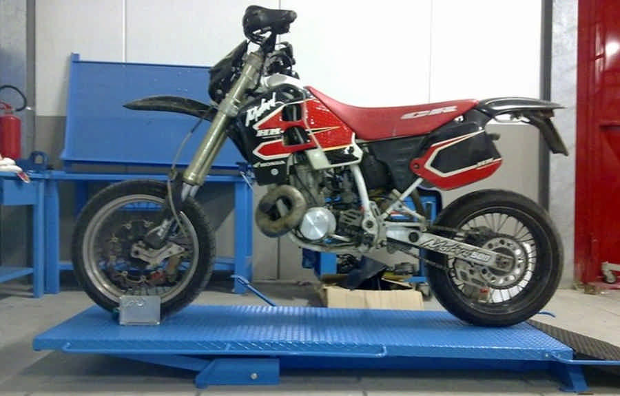 Honda CR 500 Supermotard elaborata