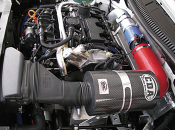 Il BMC CDA installato nel vano motore di una Seat Leon Cupra da competizione.