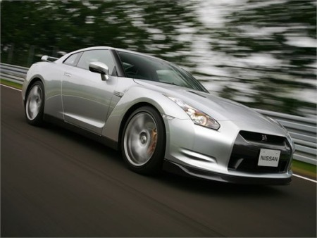  Nissan GT-R nel Guinness