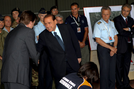 Il premier Silvio Berlusconi e Volker Wiedmeyer di Daimler Chrysler