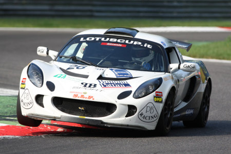  Nando Cazzaniga con la sua vittoriosa Lotus Exige Mk2