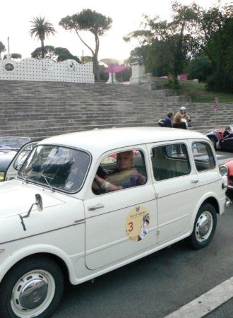  La vincitrice Antonia Carlini sulla sua Fiat 110/103 familiare