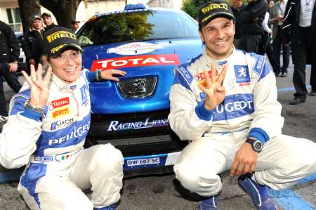  Andreucci e Andreussi con la loro vittoriosa Peugeot 207