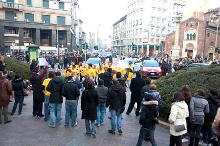 La Citroen balla in piazza