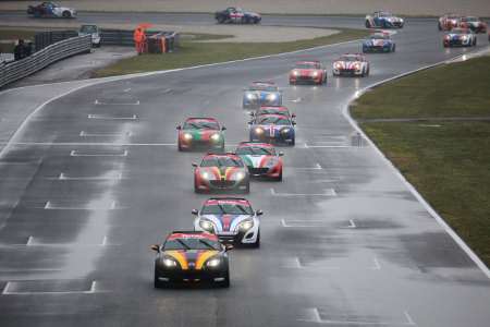 MX-5 in gara sul bagnato nel circuito di Adria