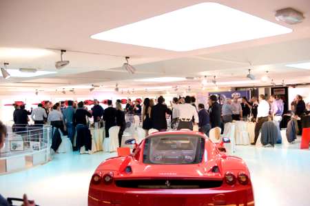 Il brindisi del club “OZ Paddock” nella Sala Graturismo del Museo Galleria Ferrari (Maranello)