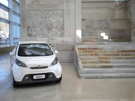 Nell'Ara Pacis di Roma brilla Dany, la nuova citycar by Belumbury