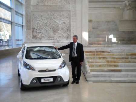 Stefano Maccagnani accanto alla sua "creatura" Dany nell'Ara Pacis di Roma 