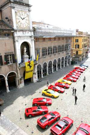 Modena terra di motori a Piazza Grande