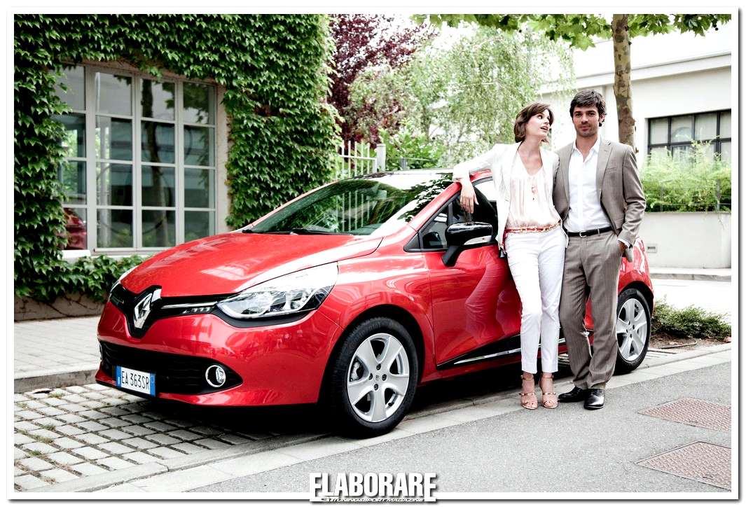 Luca Argentero e Alice Torriani con la nuova Renault Clio in The Waiting