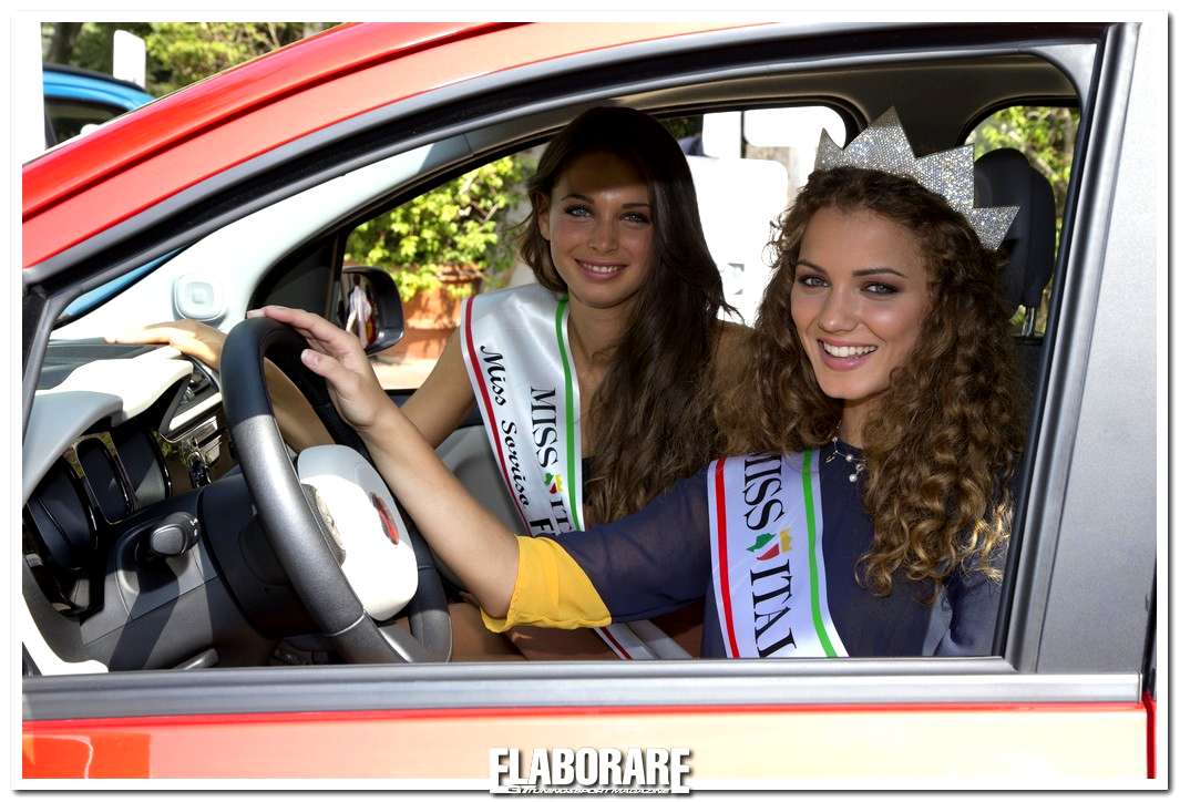 Miss Italia 2012 guida la Fiat Panda