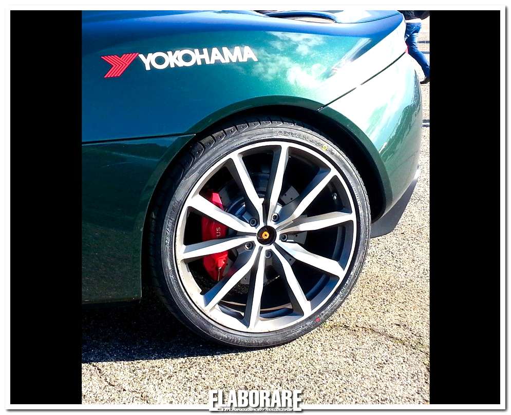 Advan Sport V103 by Yokohama