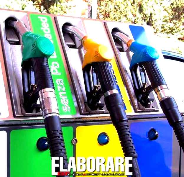 BENZINA: PREZZI SEMPRE PIU' SU E AUMENTA DIVARIO CON EUROPA