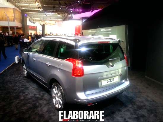 stand-peugeot-iaa-2013-4