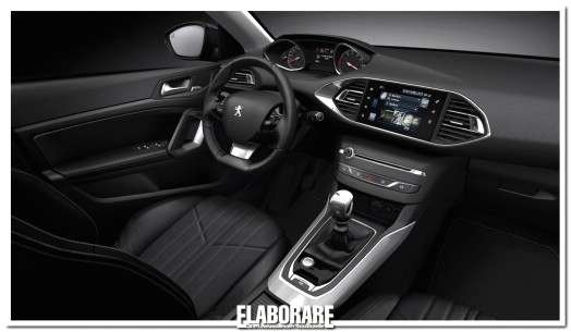 Peugeot 308 con interni Alcantara