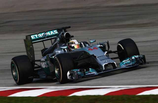 hamilton-trionfa-gp-malesia-2014