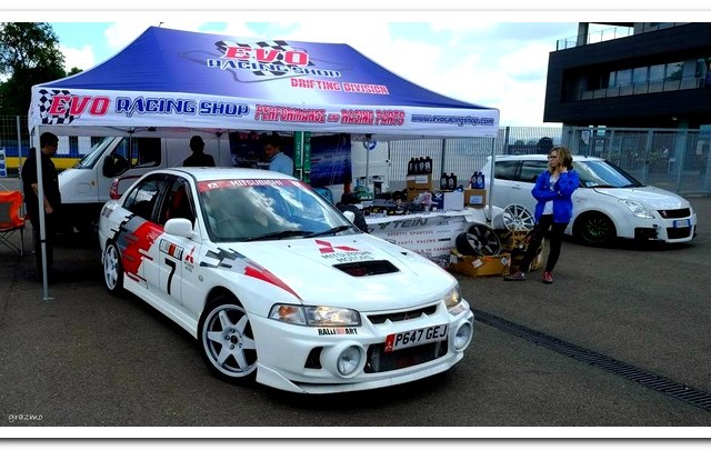 Evo-Racing-Shop-stand