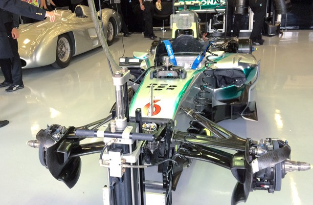 Mercedes-F1-sospensione-anteriore