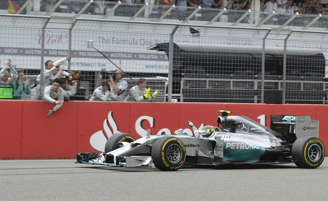 formula-1-2014-gp-di-germania-gara-rosberg-traguardo