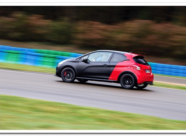 Peugeot-208-GTi-30th