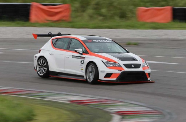 Seat Leon Cup Racer in pista a Franciacorta (1)