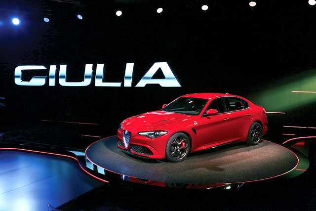 Alfa-Romeo-Giulia-2015