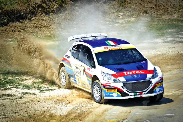 Peugeot-208-T16-rally