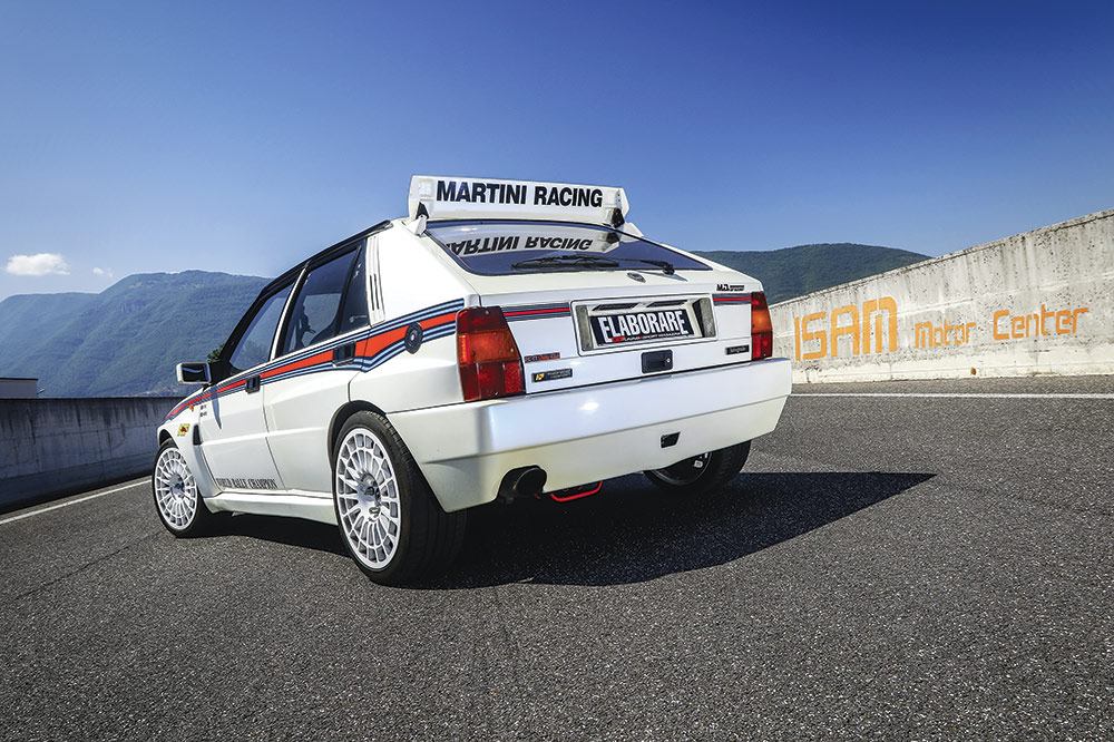 Il posteriore di una spettacolare Lancia Delta Integrale Martini Racing