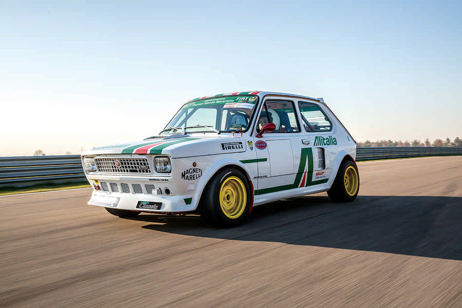 Fiat 127 Top elaborata auto storica test in pista con livrea Alitalia