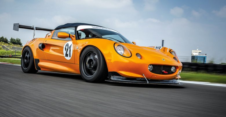 Lotus Elise 111 S anteriore test drive