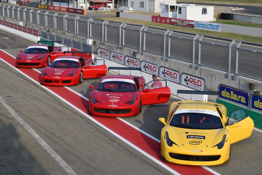 Team Building Aziendali: corsi di guida sportivi in pista con Ferrari -  ELABORARE