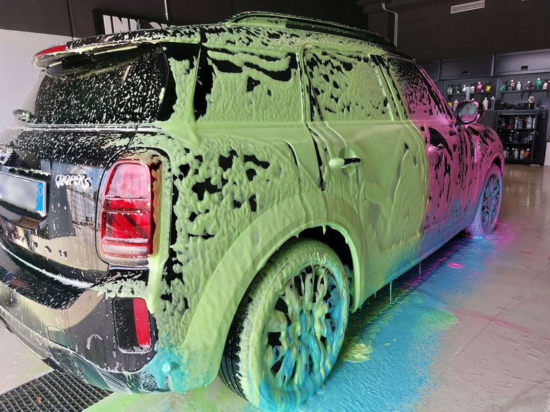 Come pulire l'auto da veri professionisti con il corso Innovacar